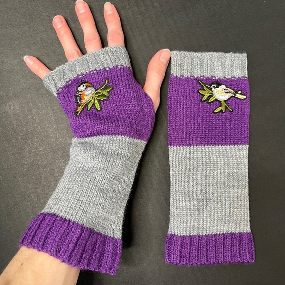❤️3/$30!Knit Fingerless Gloves Purple Striped Bird Hand Warmers Wrist Armwarmers - Picture 1 of 5